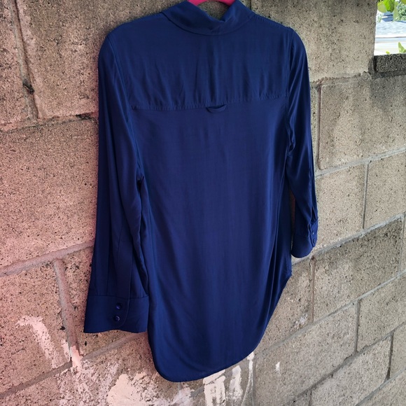 L'AGENCE long sleeve button down top - Picture 2 of 5